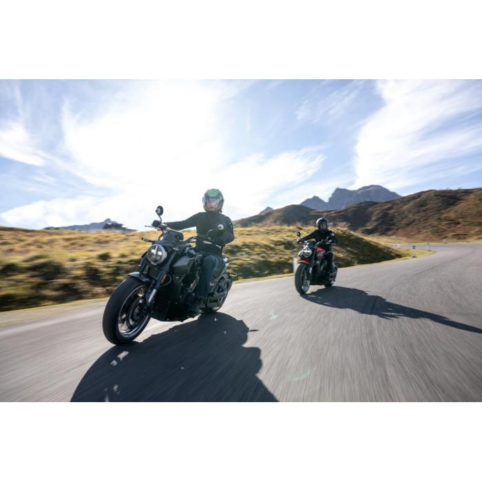 Morbidelli C 1002 V černá