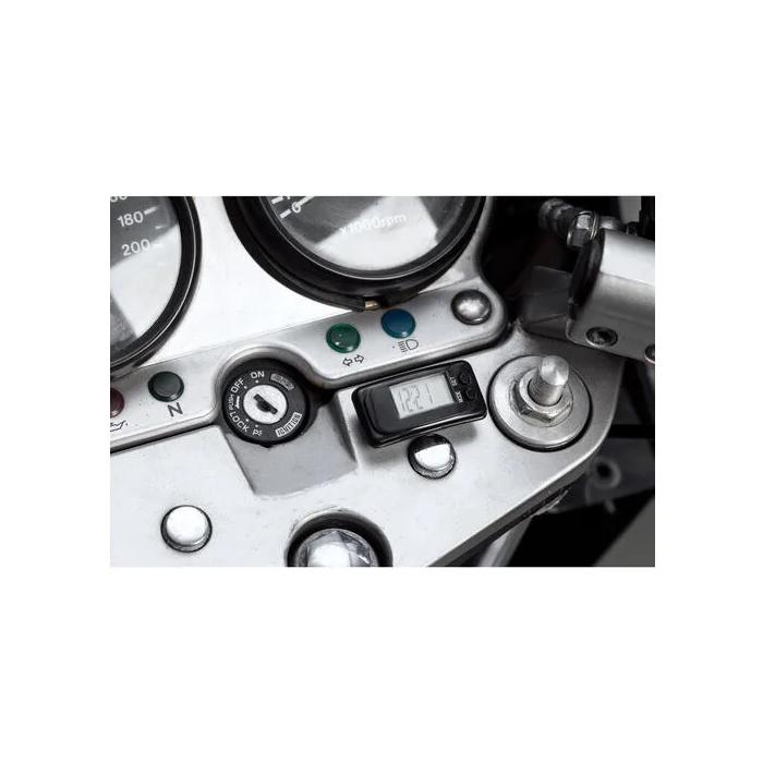 digitální hodinky na motorku