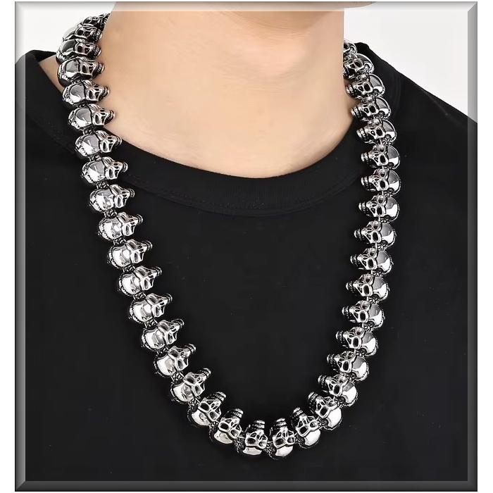 Motorkářský řetěz s lebkami